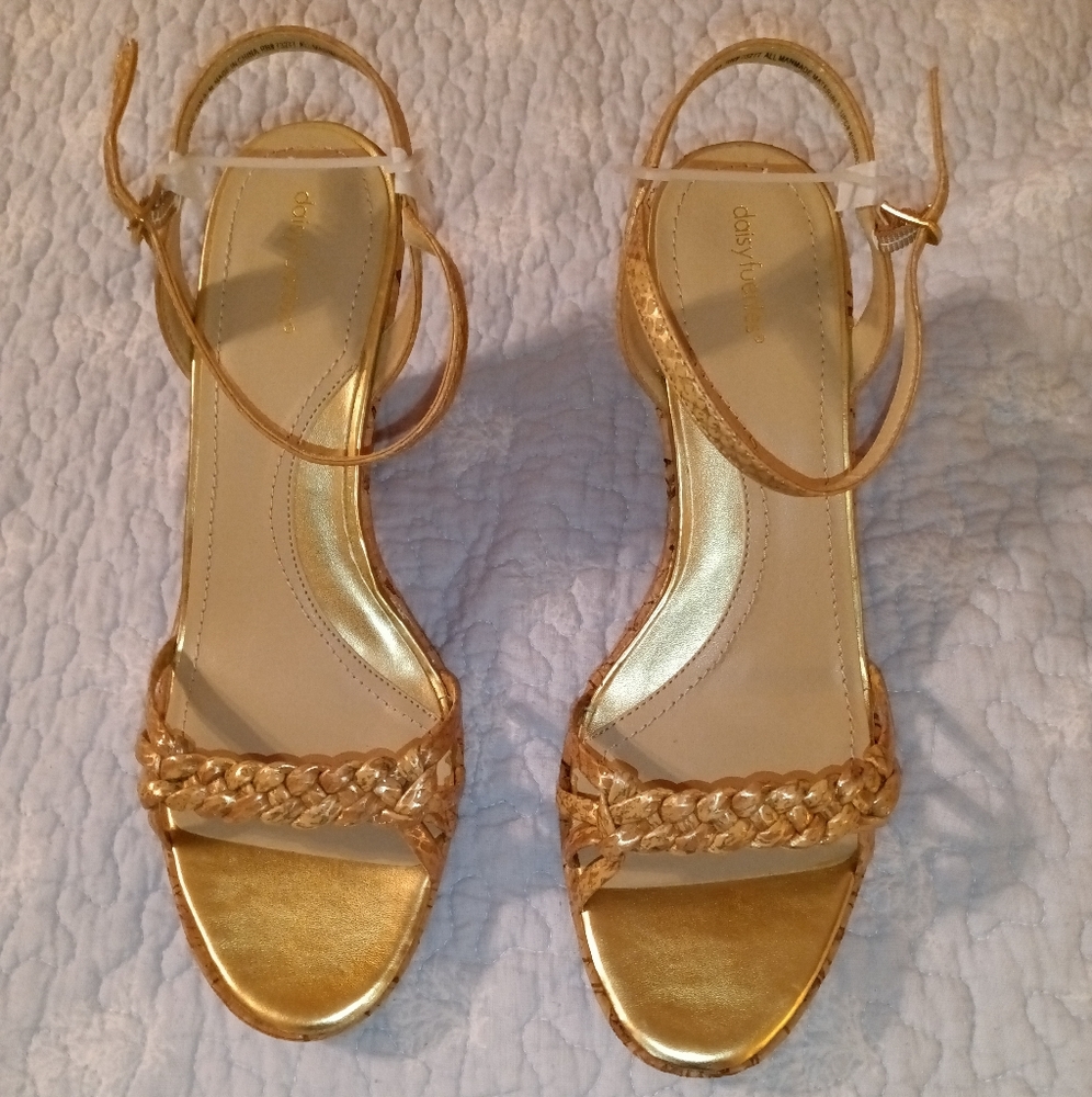Daisy Fuentes Wedge Sandals